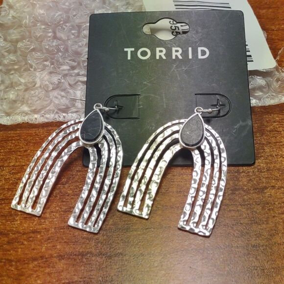 Torrid Geometric Arch Earrings - New - Picture 3 of 4
